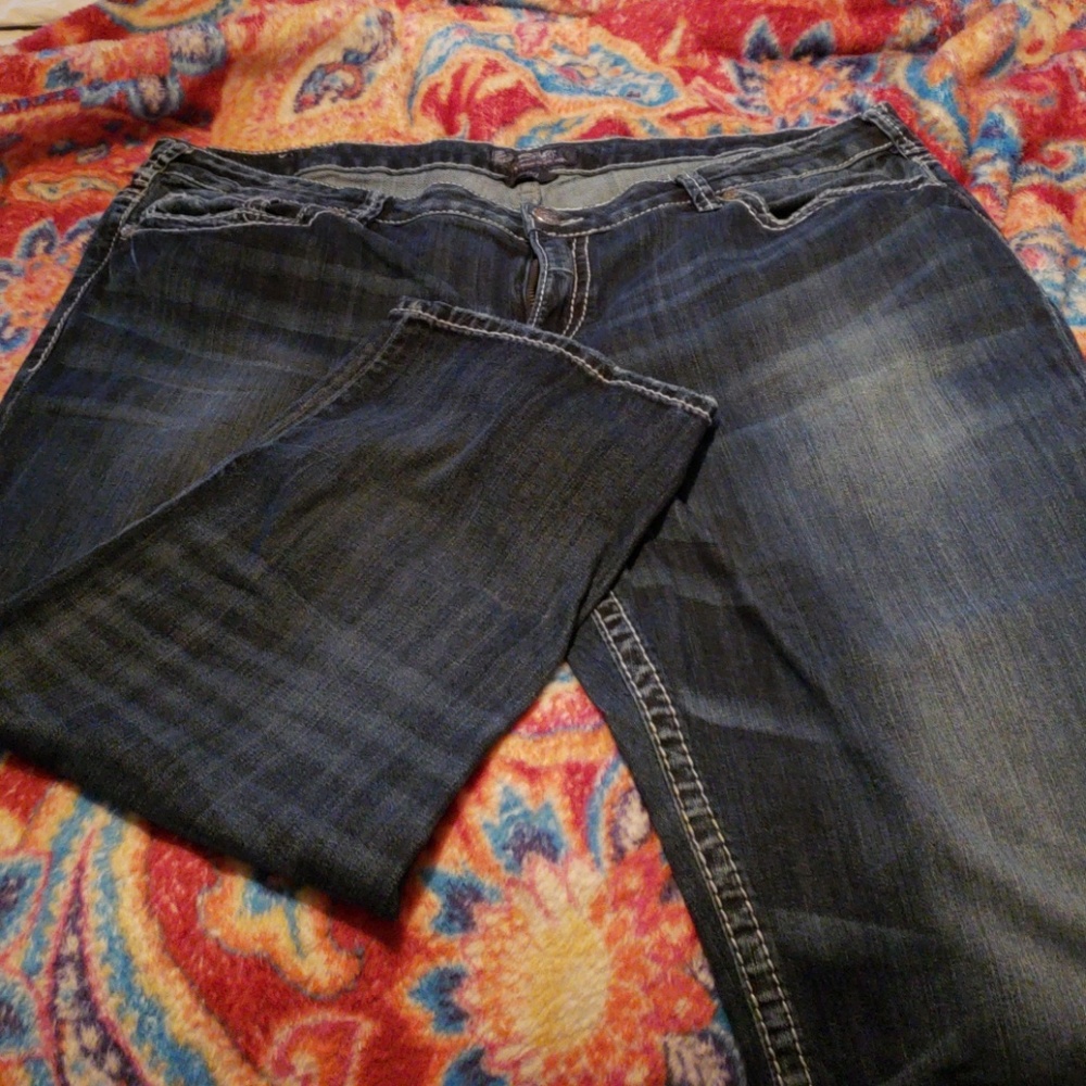 Silver Brand Suki Capri Studded pockets